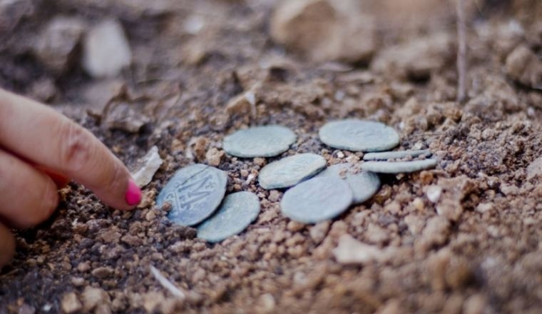 Arqueólogos descubren las monedas que fueron utilizados por los cristianos perseguidos hace 1.400 años