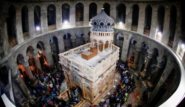 Vuelven a abrir el Santo Sepulcro de Jesús tras minuciosa restauración en Jerusalén