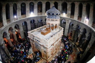 Vuelven a abrir el Santo Sepulcro de Jesús tras minuciosa restauración en Jerusalén